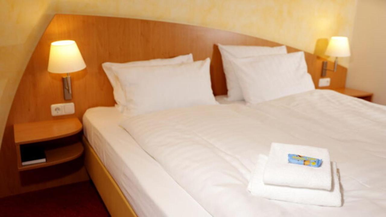 Hotel Alarun อุนเทอร์ชไลสส์ไฮม์ ภายนอก รูปภาพ